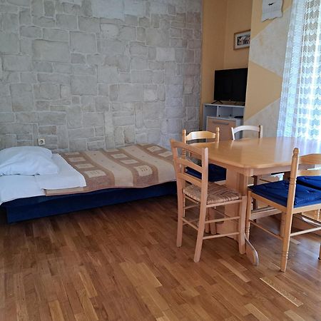 Apartments Sabina I Grapes Malinska Bagian luar foto