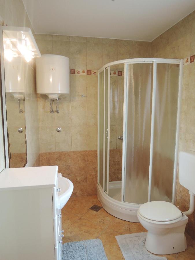 Apartments Sabina I Grapes Malinska Bagian luar foto