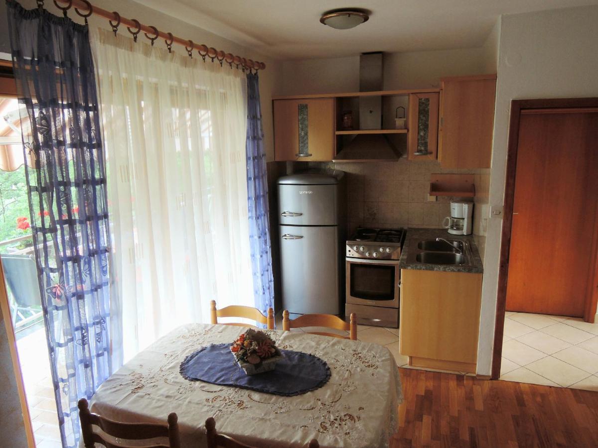 Apartments Sabina I Grapes Malinska Bagian luar foto