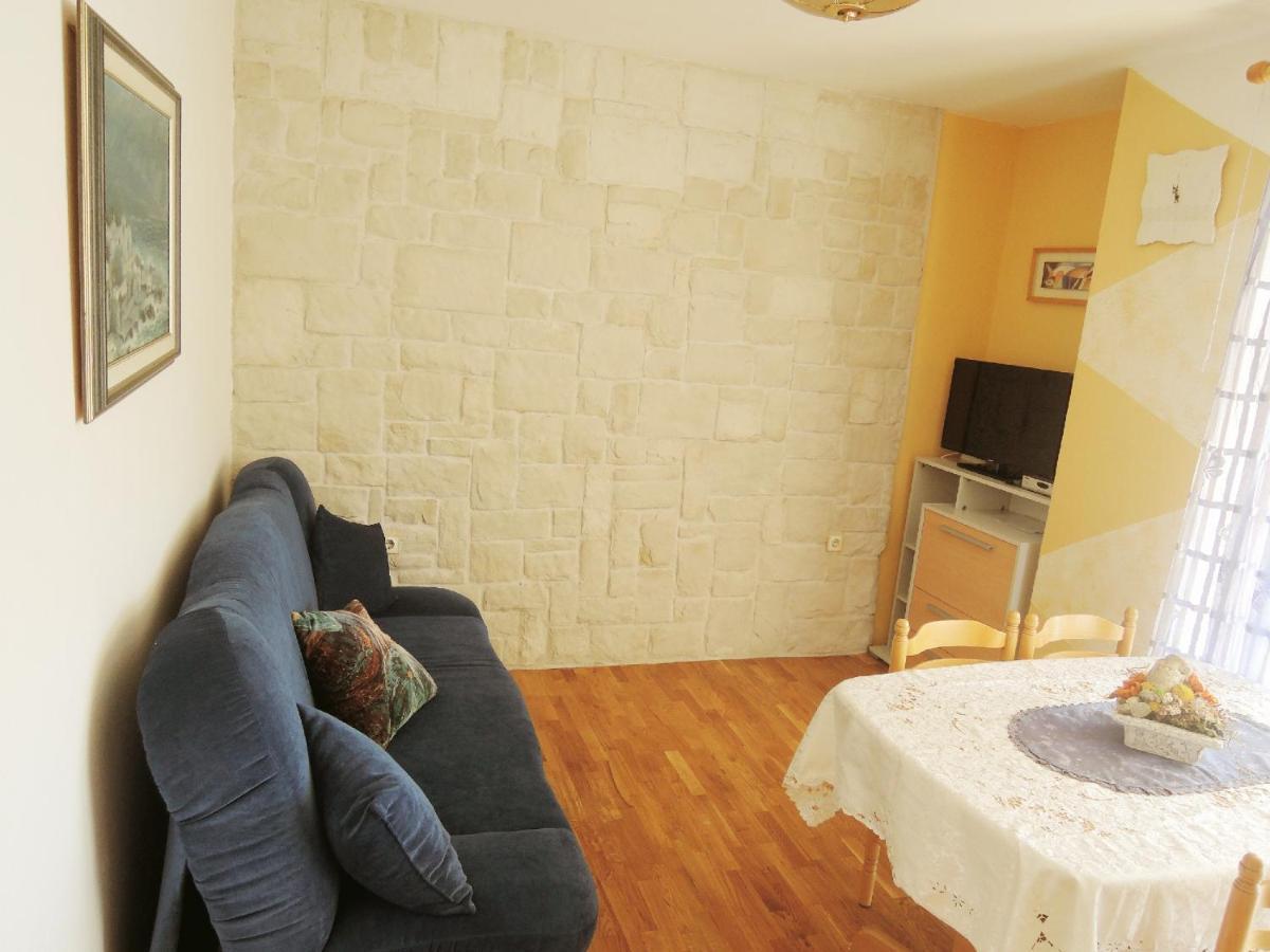 Apartments Sabina I Grapes Malinska Bagian luar foto