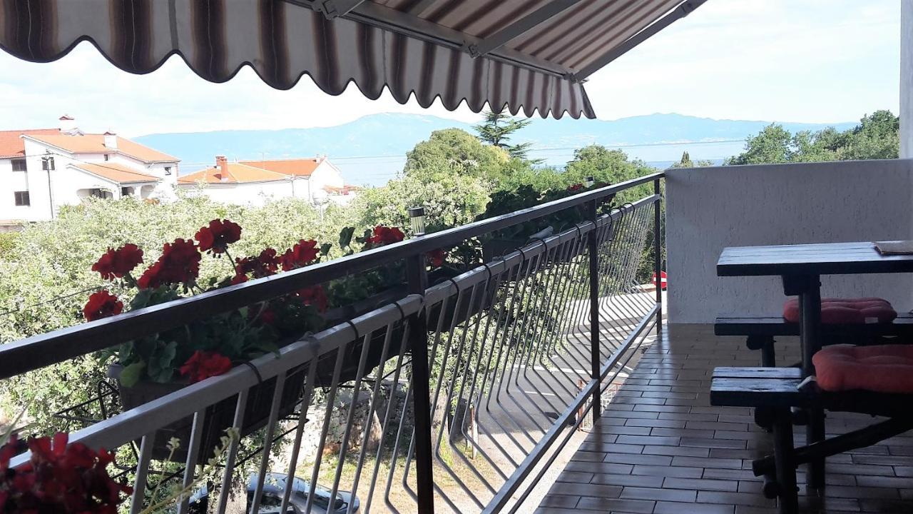 Apartments Sabina I Grapes Malinska Bagian luar foto
