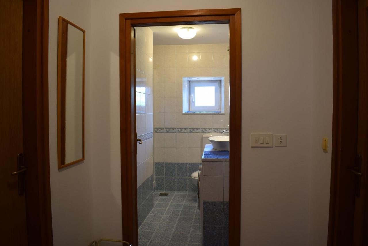 Apartments Sabina I Grapes Malinska Bagian luar foto