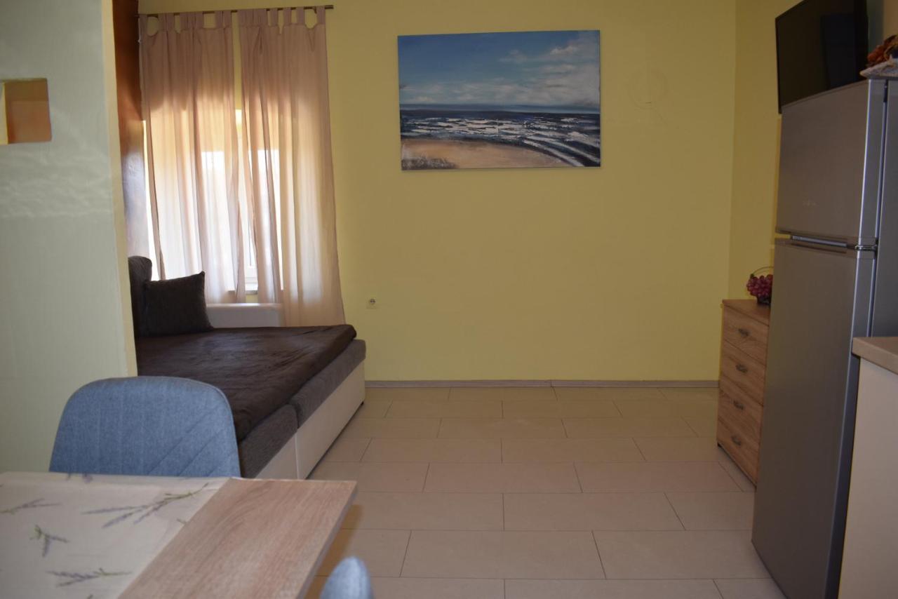 Apartments Sabina I Grapes Malinska Bagian luar foto