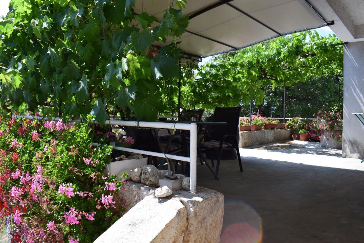 Apartments Sabina I Grapes Malinska Bagian luar foto