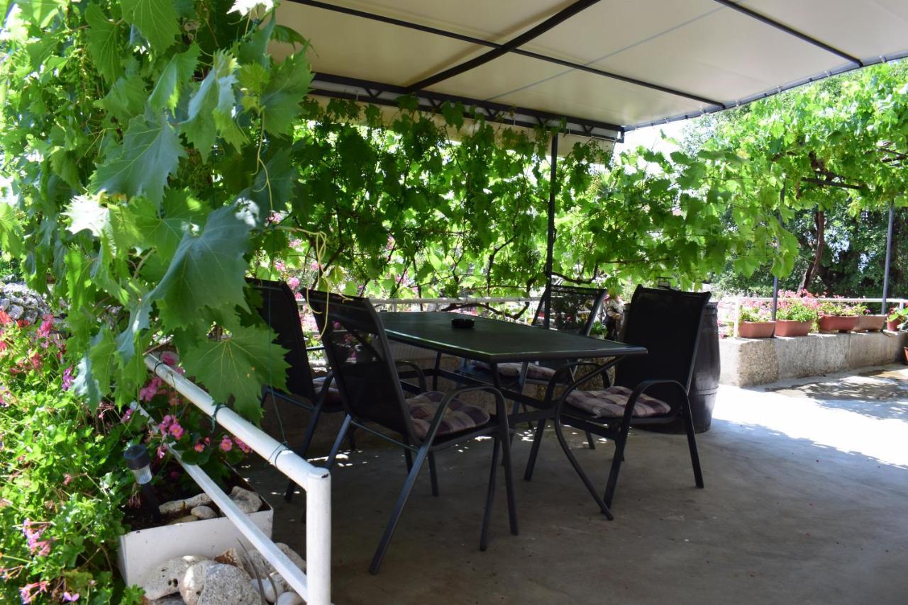 Apartments Sabina I Grapes Malinska Bagian luar foto