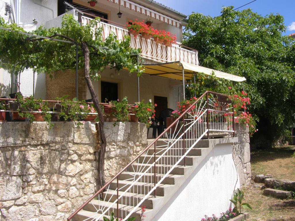 Apartments Sabina I Grapes Malinska Bagian luar foto