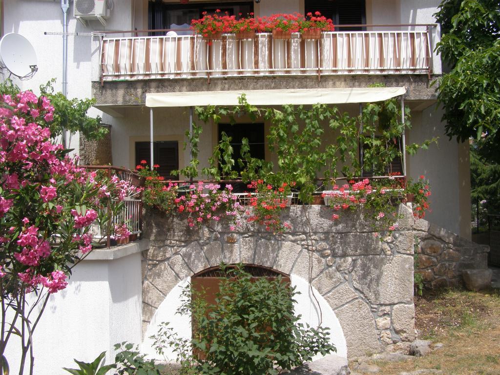 Apartments Sabina I Grapes Malinska Bagian luar foto