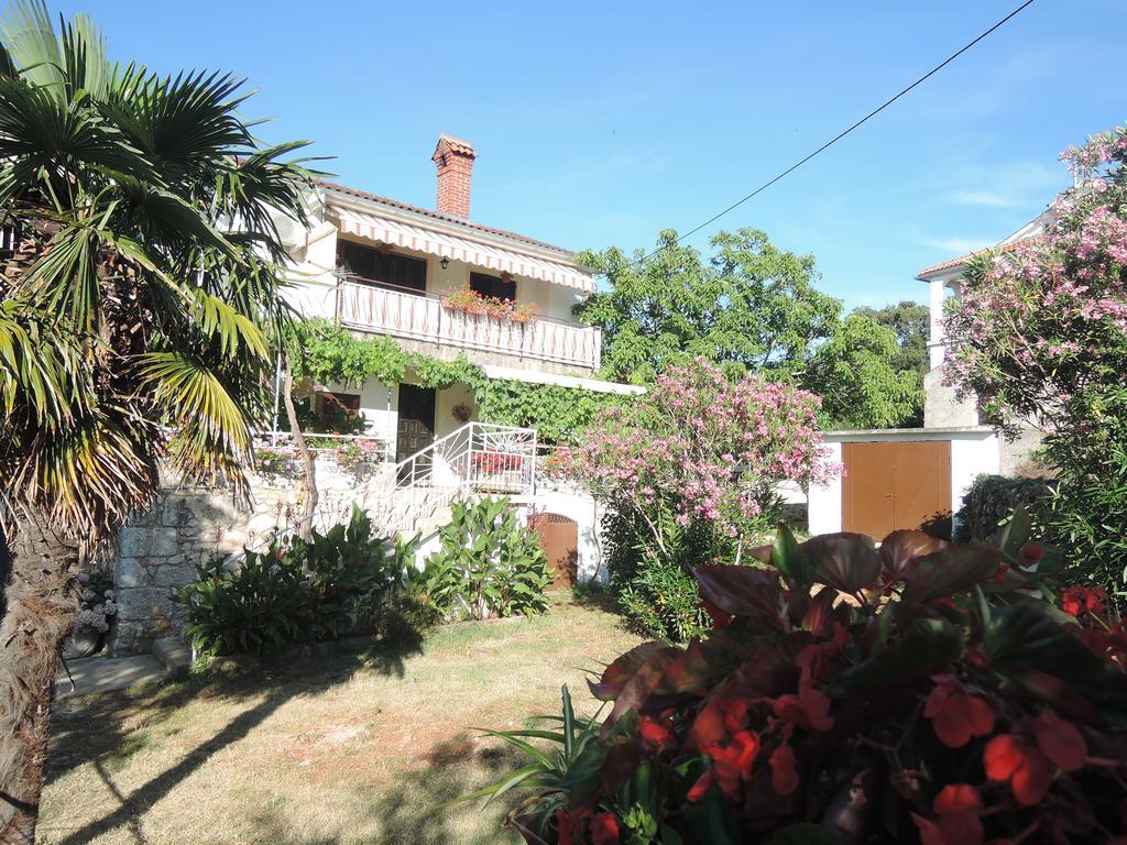 Apartments Sabina I Grapes Malinska Bagian luar foto