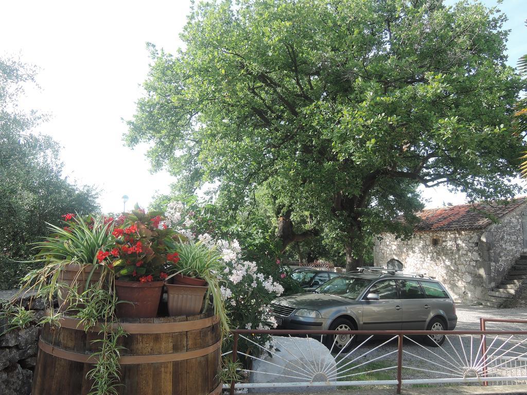 Apartments Sabina I Grapes Malinska Bagian luar foto