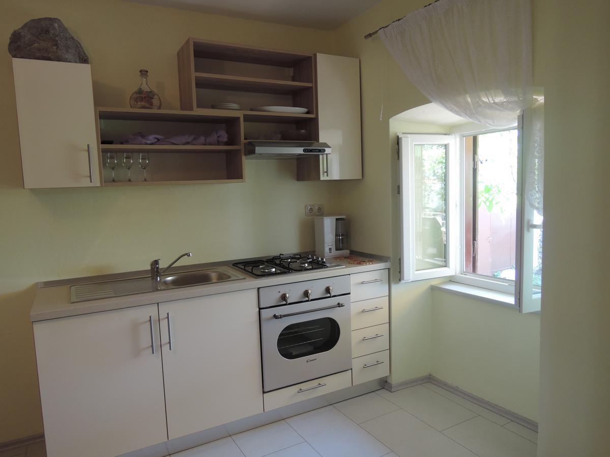 Apartments Sabina I Grapes Malinska Bagian luar foto