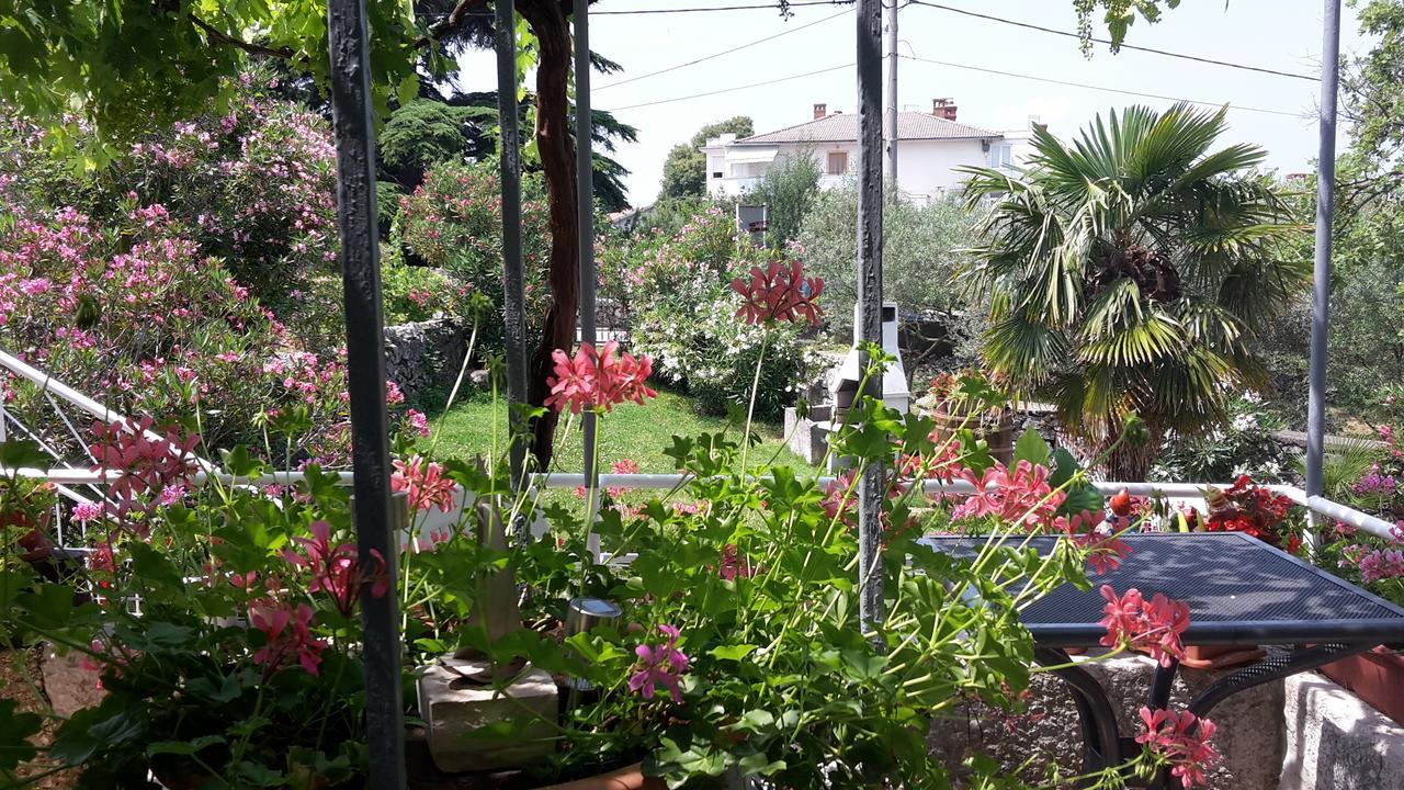 Apartments Sabina I Grapes Malinska Bagian luar foto