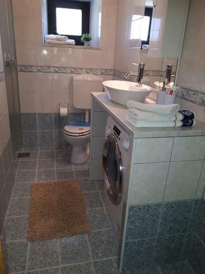 Apartments Sabina I Grapes Malinska Bagian luar foto